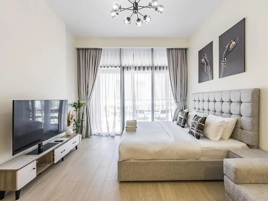 Relaxing Studio Retreat In Vibrant Meydan City Dubai